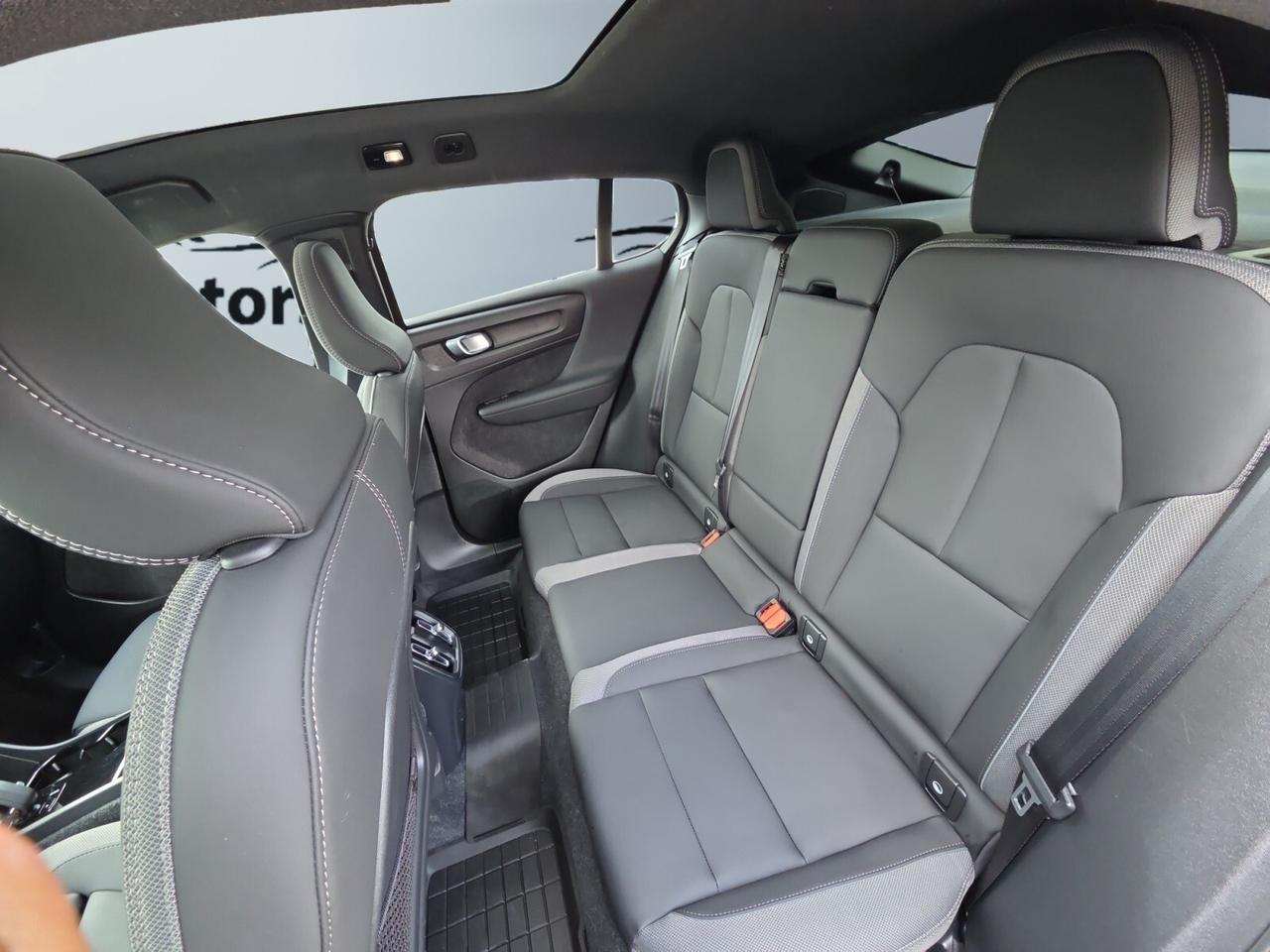 2024 Volvo XC40 Recharge Pure Electric Twin eAWD Plus * DRIVER ASSIST / CARPLAY / ROOF / Photo