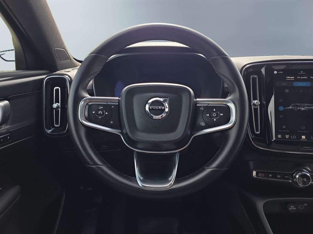 2024 Volvo C40 Twin eAWD Plus * DRIVER ASSIST / CARPLAY / ROOF / CAMERA / LOW KM Photo