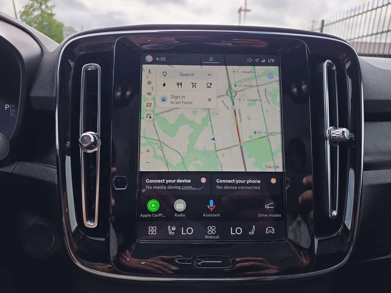 2024 Volvo C40 Twin eAWD Plus * DRIVER ASSIST / CARPLAY / ROOF / CAMERA / LOW KM Photo