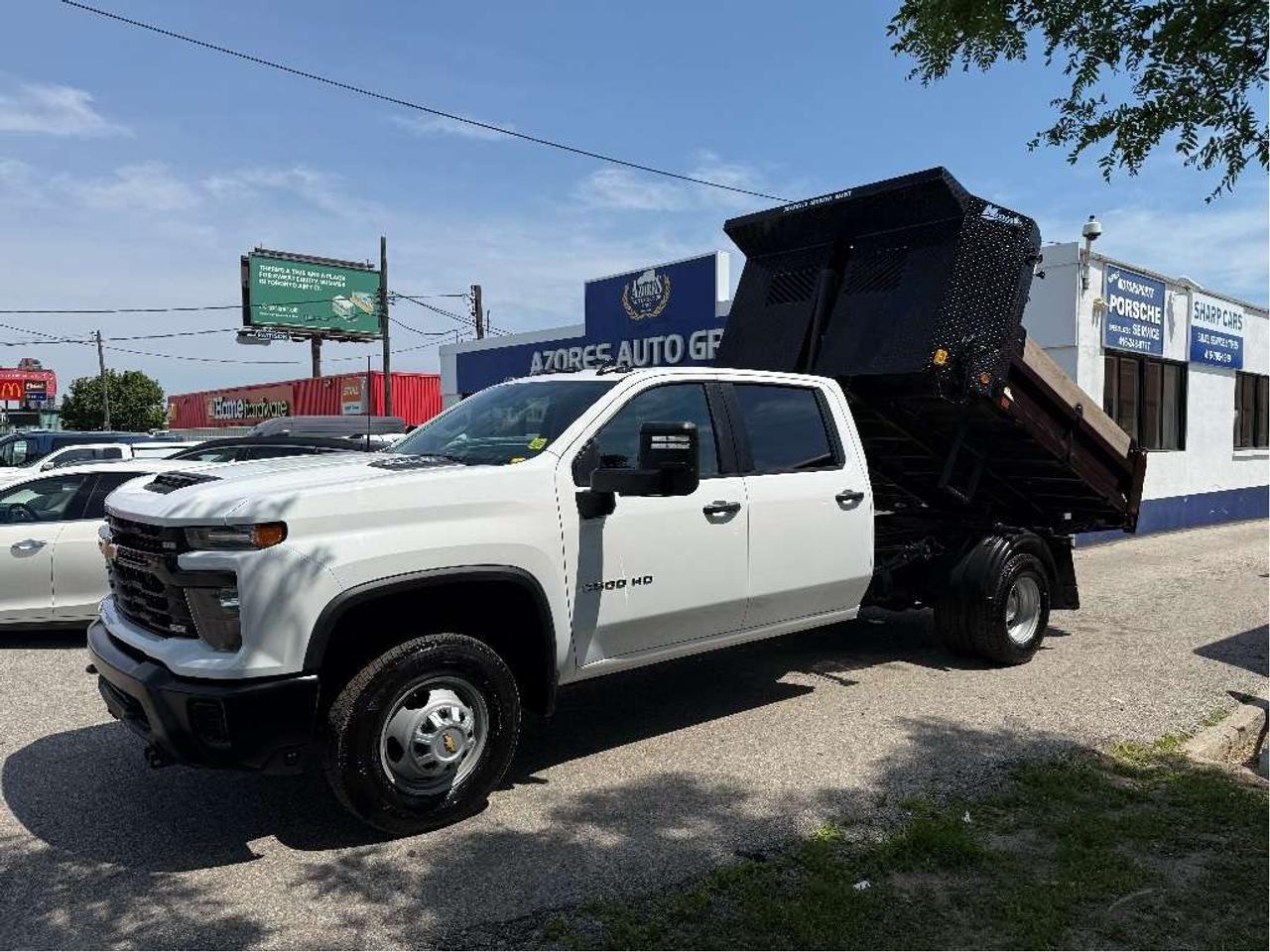 2025 Chevrolet Silverado 3500 Dump Truck w/Hydraulic Liftl Warranty Only12KM! Photo4