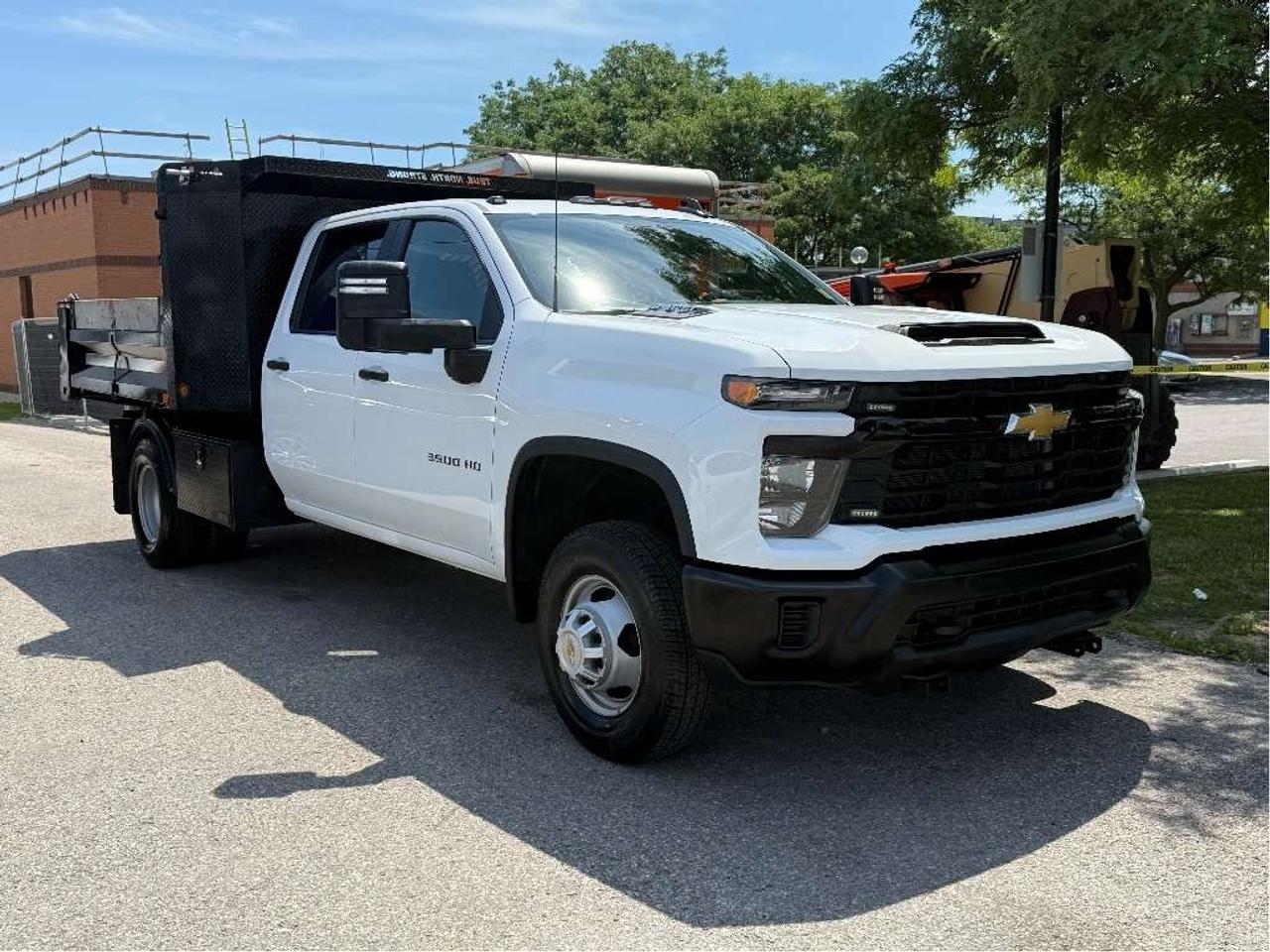 2025 Chevrolet Silverado 3500 Dump Truck w/Hydraulic Liftl Warranty Only12KM! Photo5