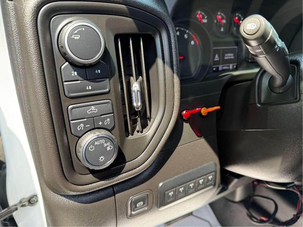 2025 Chevrolet Silverado 3500 Dump Truck w/Hydraulic Liftl Warranty Only12KM! Photo