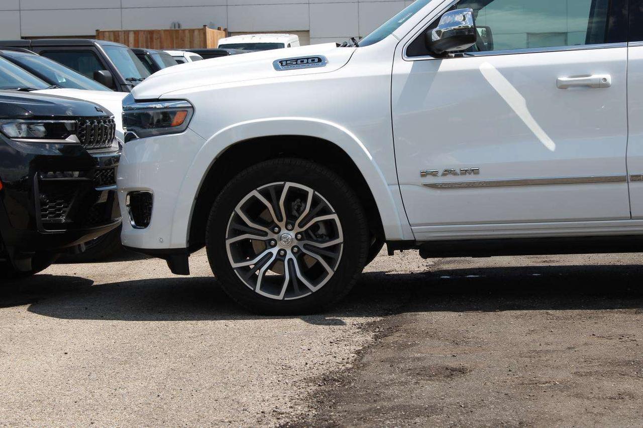 2026 RAM 1500 Tungsten Crew Cab 4x4  Gps SiriusXM SideSteps BedC Photo