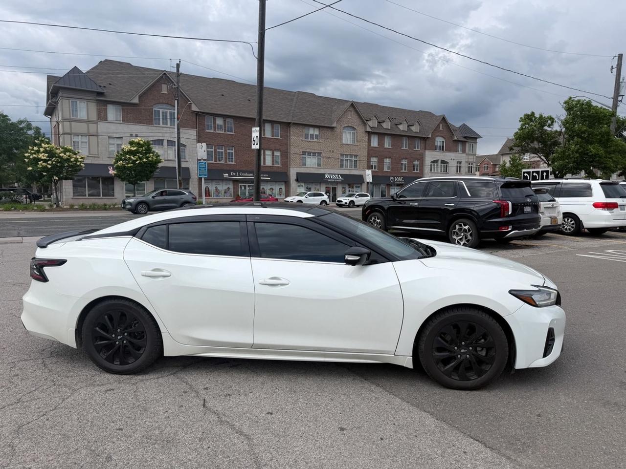 2022 Nissan Maxima SR Photo2