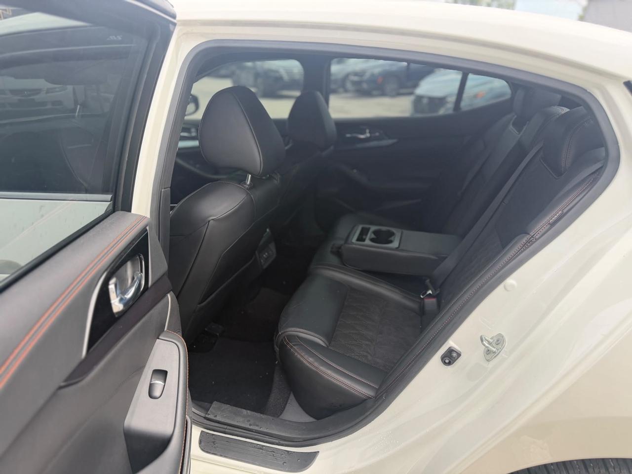 2022 Nissan Maxima SR Photo