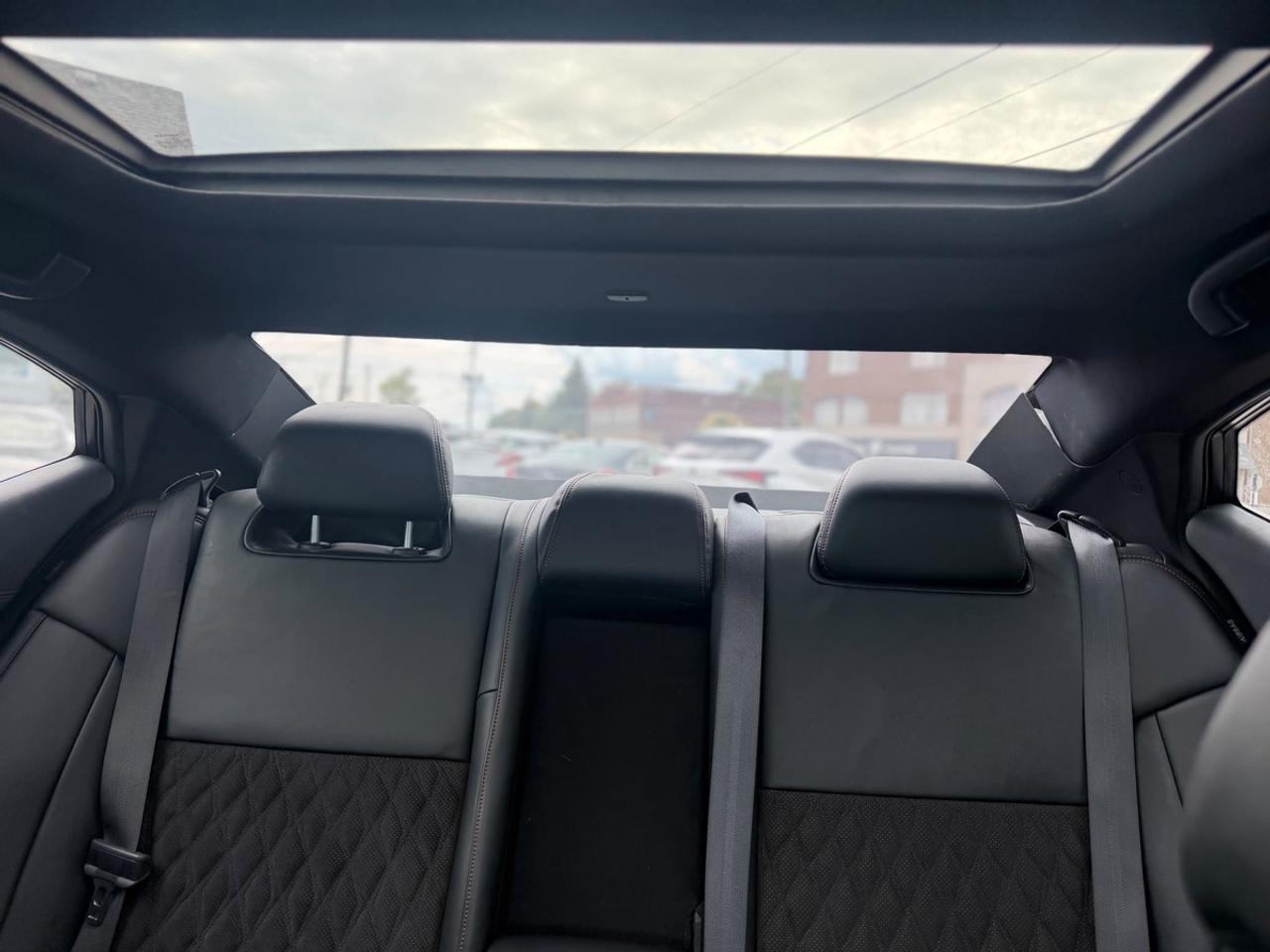 2022 Nissan Maxima SR Photo