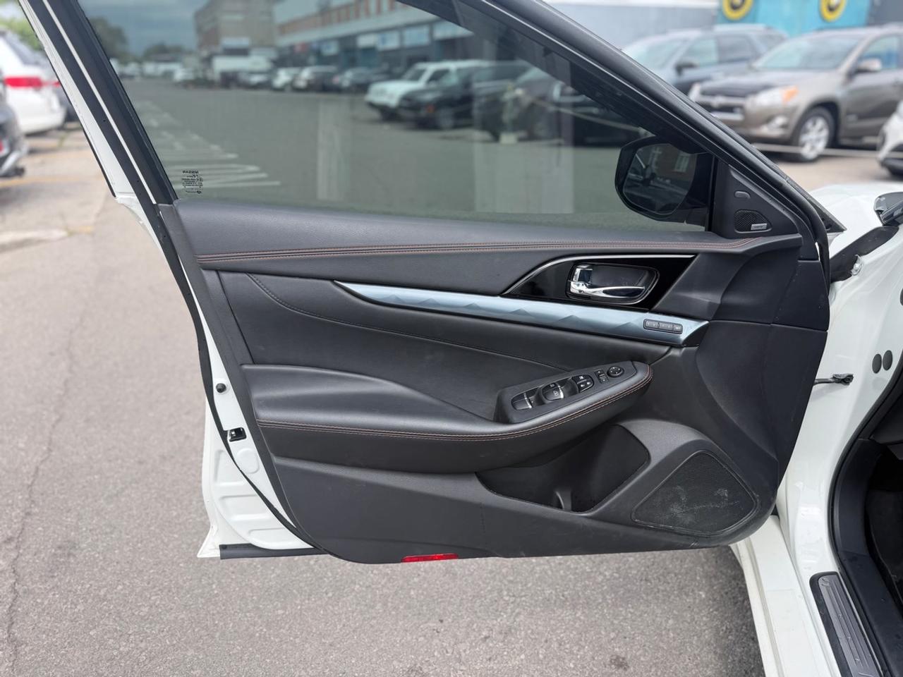 2022 Nissan Maxima SR Photo