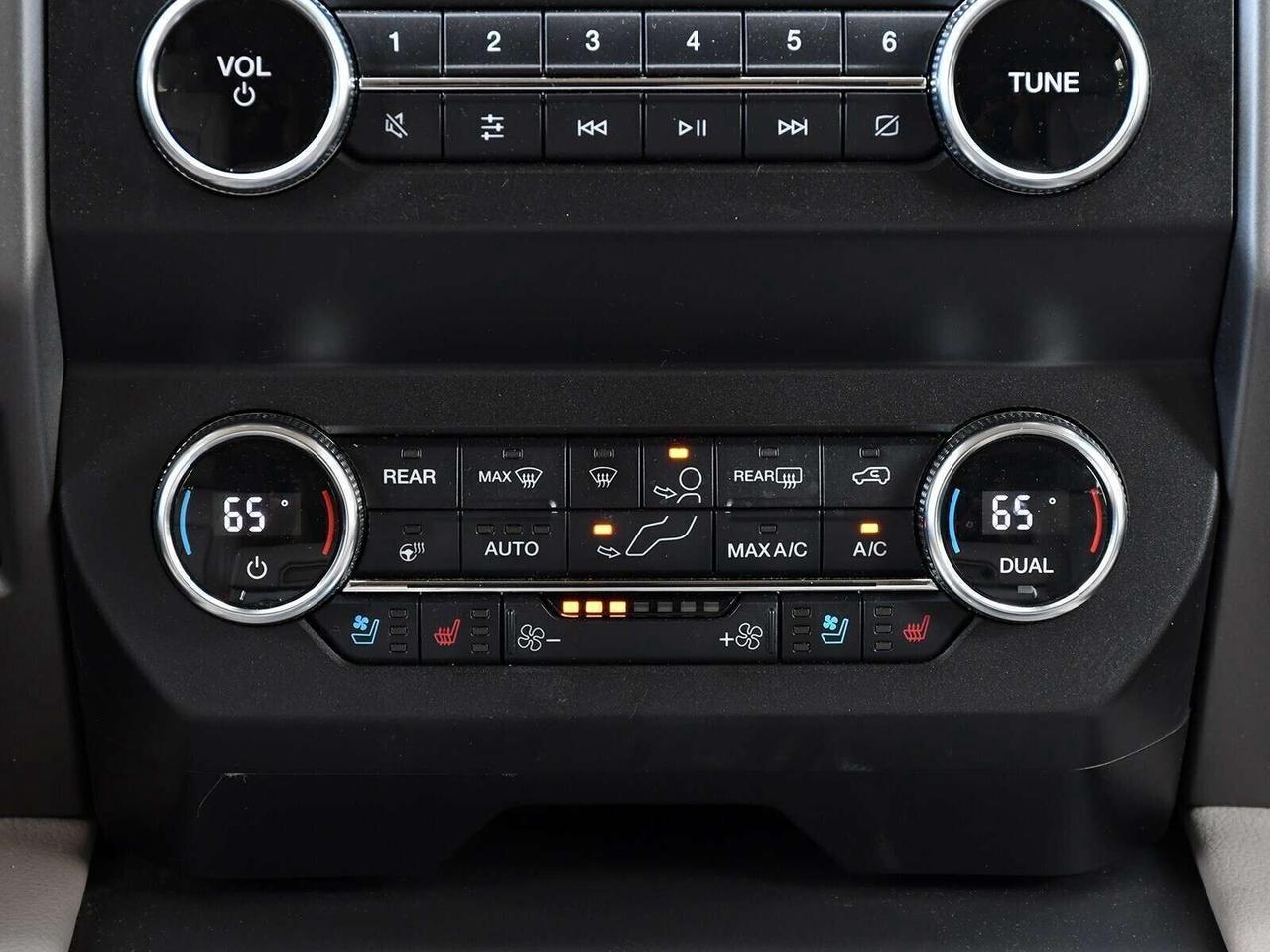 2019 Ford Expedition XLT 4X4   7 PASSENGER   CLEAN CARFAX Photo