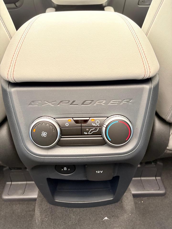 2026 Ford Explorer  Photo