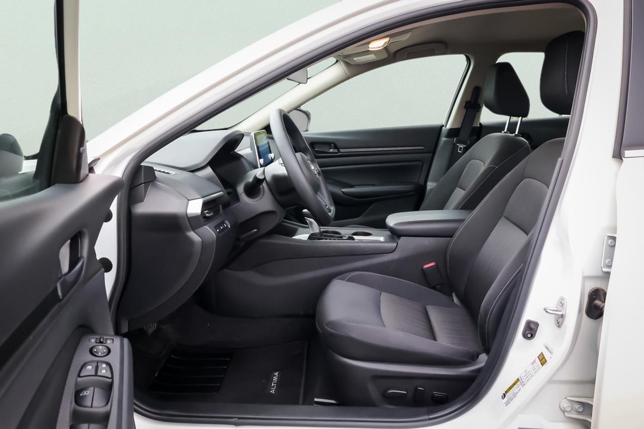 2025 Nissan Altima 2.5 S Awd Photo