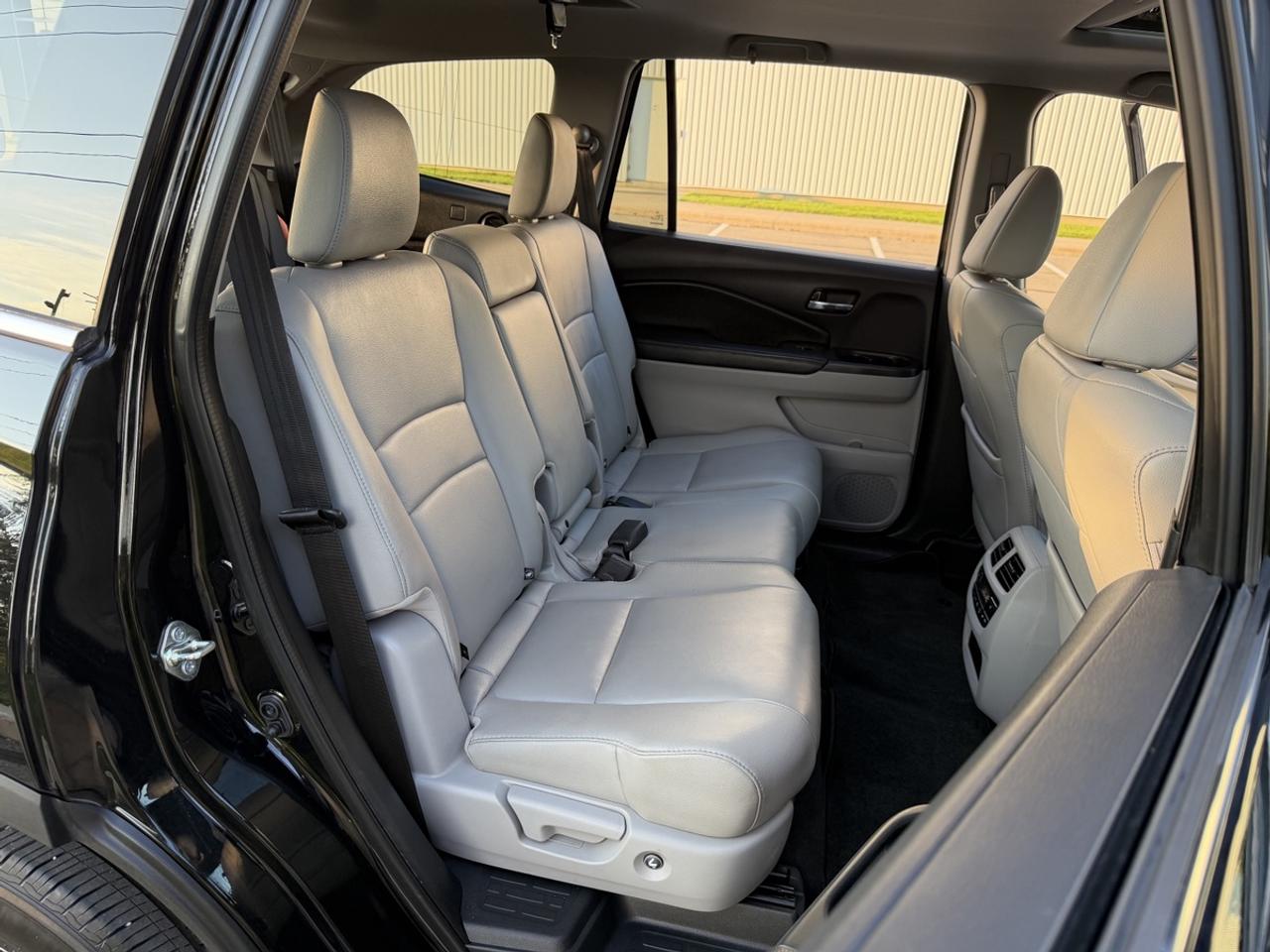 2016 Honda Pilot EX-L w/Navi | 4WD | No-Accident | 8 Passenger | Fu Photo