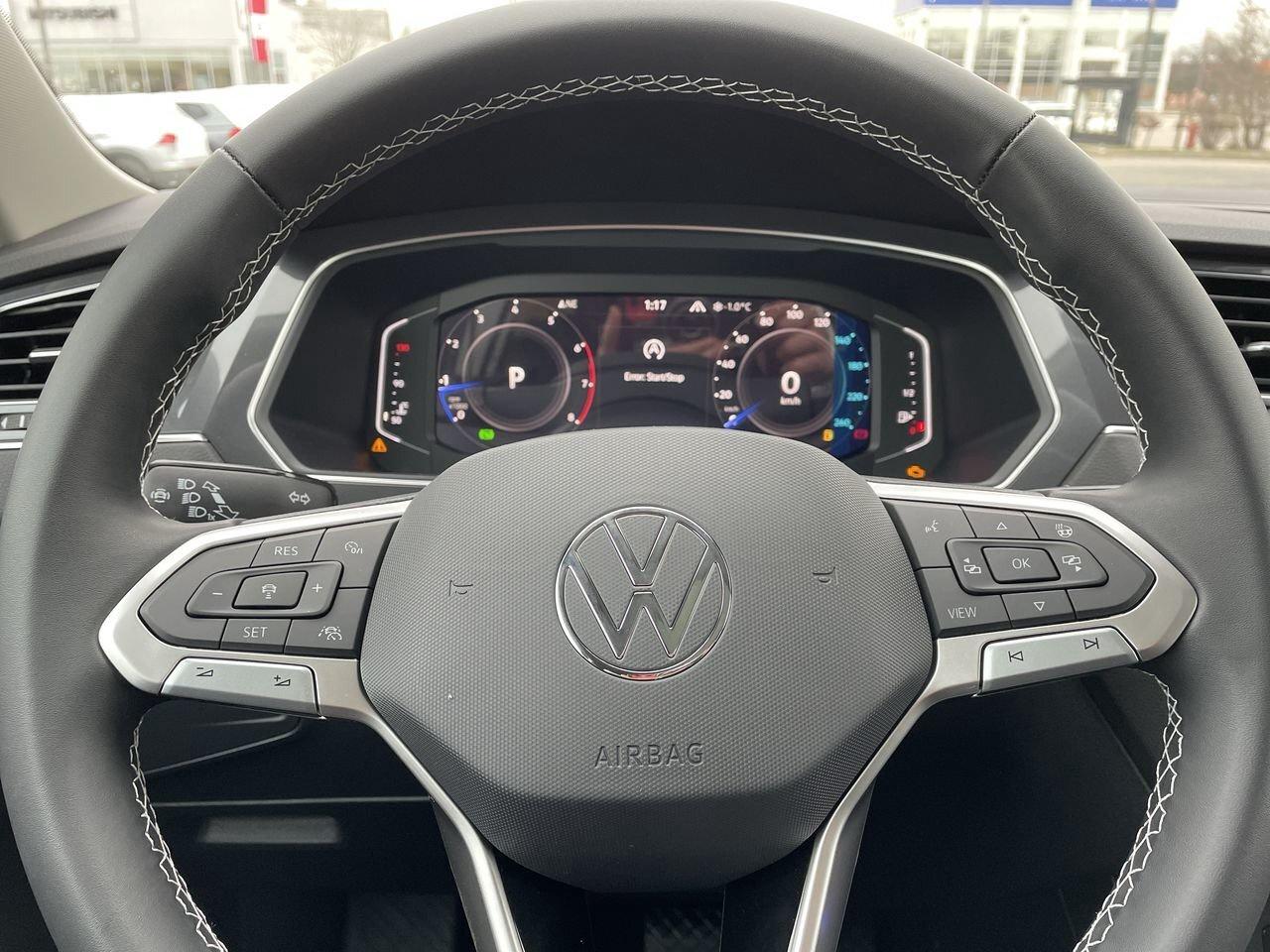 2023 Volkswagen Tiguan Comfortline 2.0T 8sp at w/Tip 4M Remote Starter  A Photo