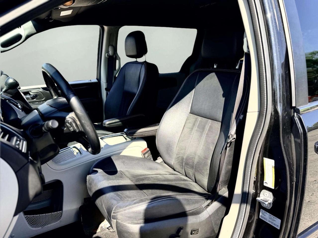 2017 Dodge Grand Caravan SXT Premium Plus Photo