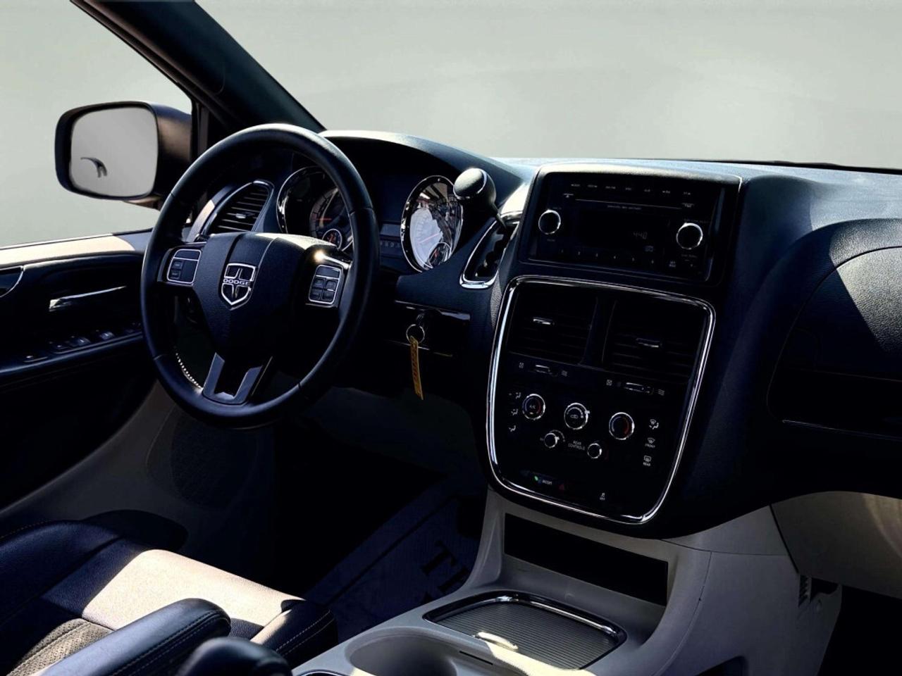 2017 Dodge Grand Caravan SXT Premium Plus Photo