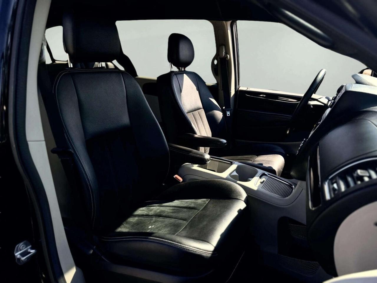 2017 Dodge Grand Caravan SXT Premium Plus Photo