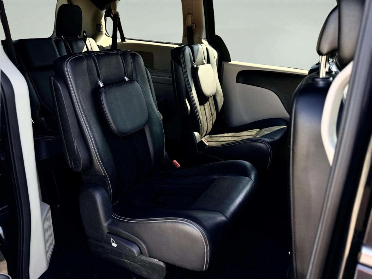 2017 Dodge Grand Caravan SXT Premium Plus Photo