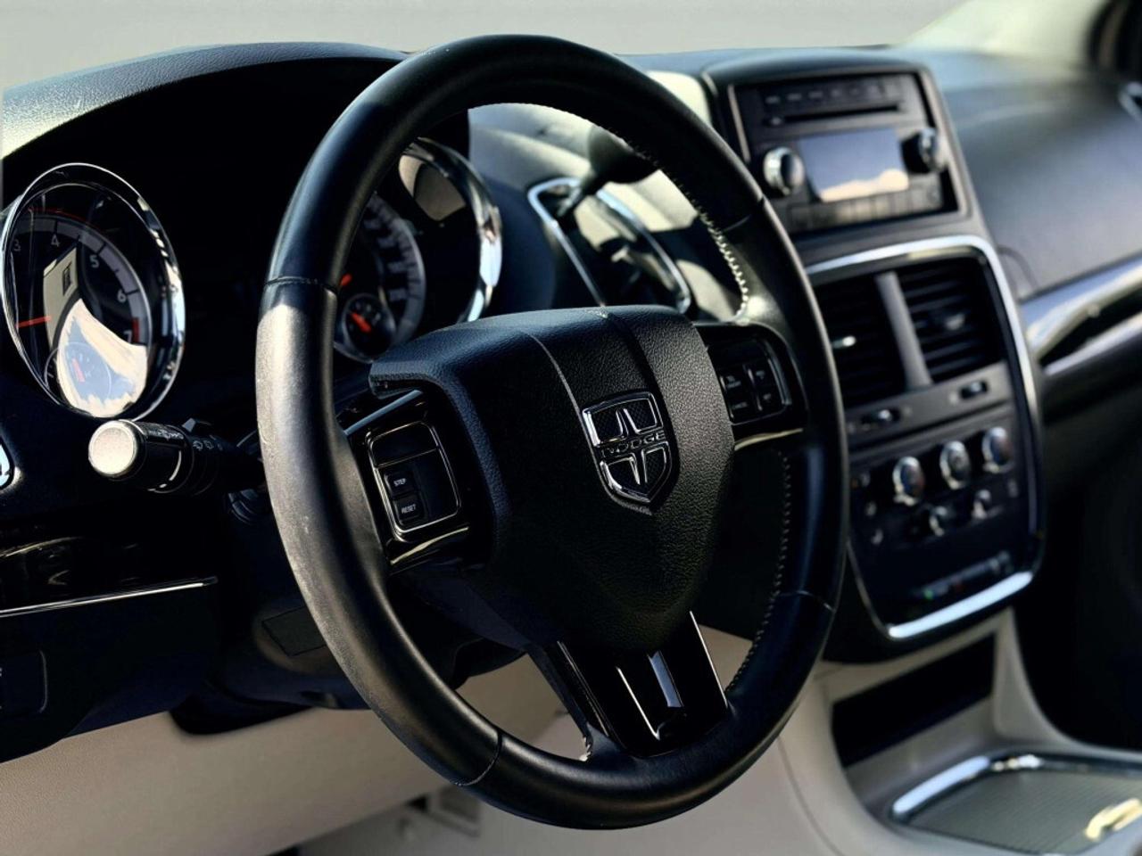 2017 Dodge Grand Caravan SXT Premium Plus Photo