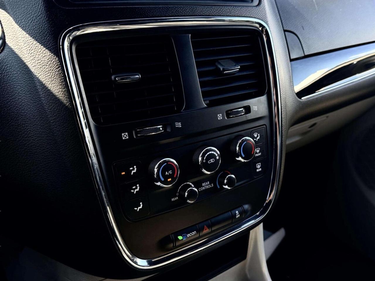 2017 Dodge Grand Caravan SXT Premium Plus Photo