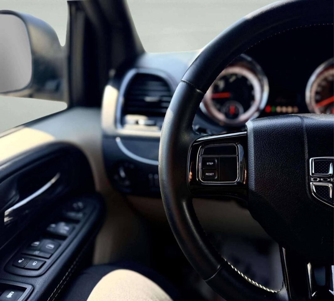 2017 Dodge Grand Caravan SXT Premium Plus Photo