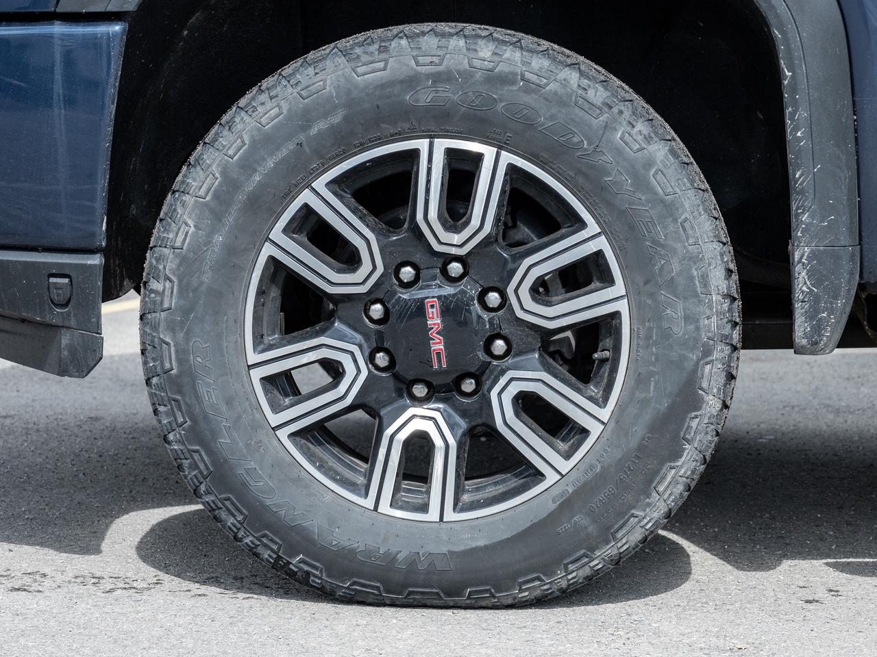 2022 GMC SIERRA 2500HD AT4 Crew Cab 4x4 Duramax Diesel   AT4 Premium PKG Photo