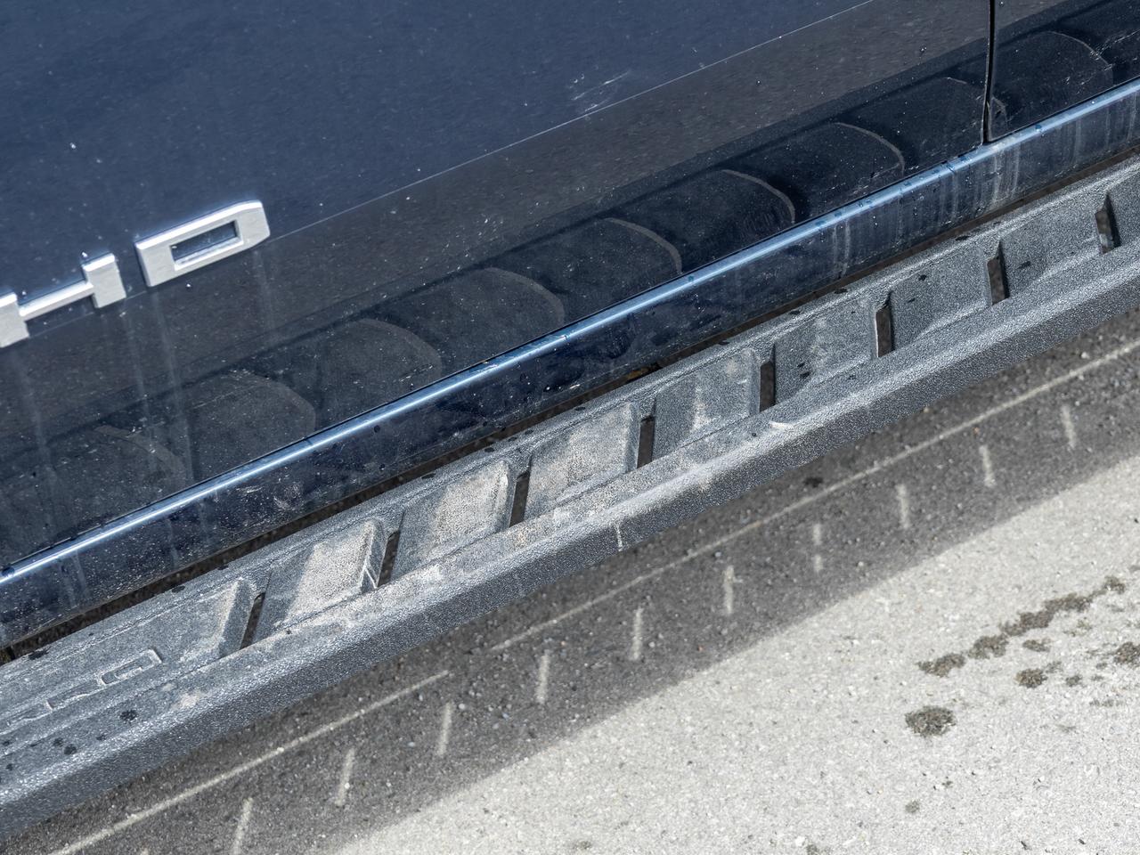 2022 GMC SIERRA 2500HD AT4 Crew Cab 4x4 Duramax Diesel   AT4 Premium PKG Photo