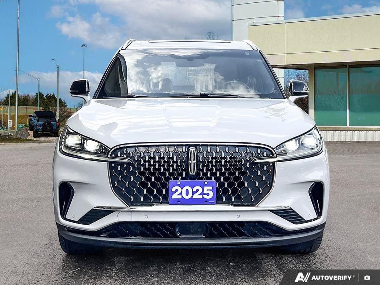2025 Lincoln Aviator Reserve   201A   MOONROOF   HTD STEER WHEEL Photo