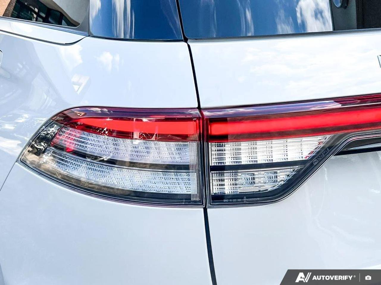 2025 Lincoln Aviator Reserve   201A   MOONROOF   HTD STEER WHEEL Photo