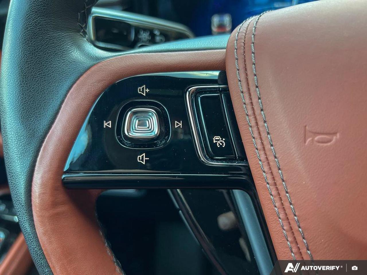 2025 Lincoln Aviator Reserve   201A   MOONROOF   HTD STEER WHEEL Photo