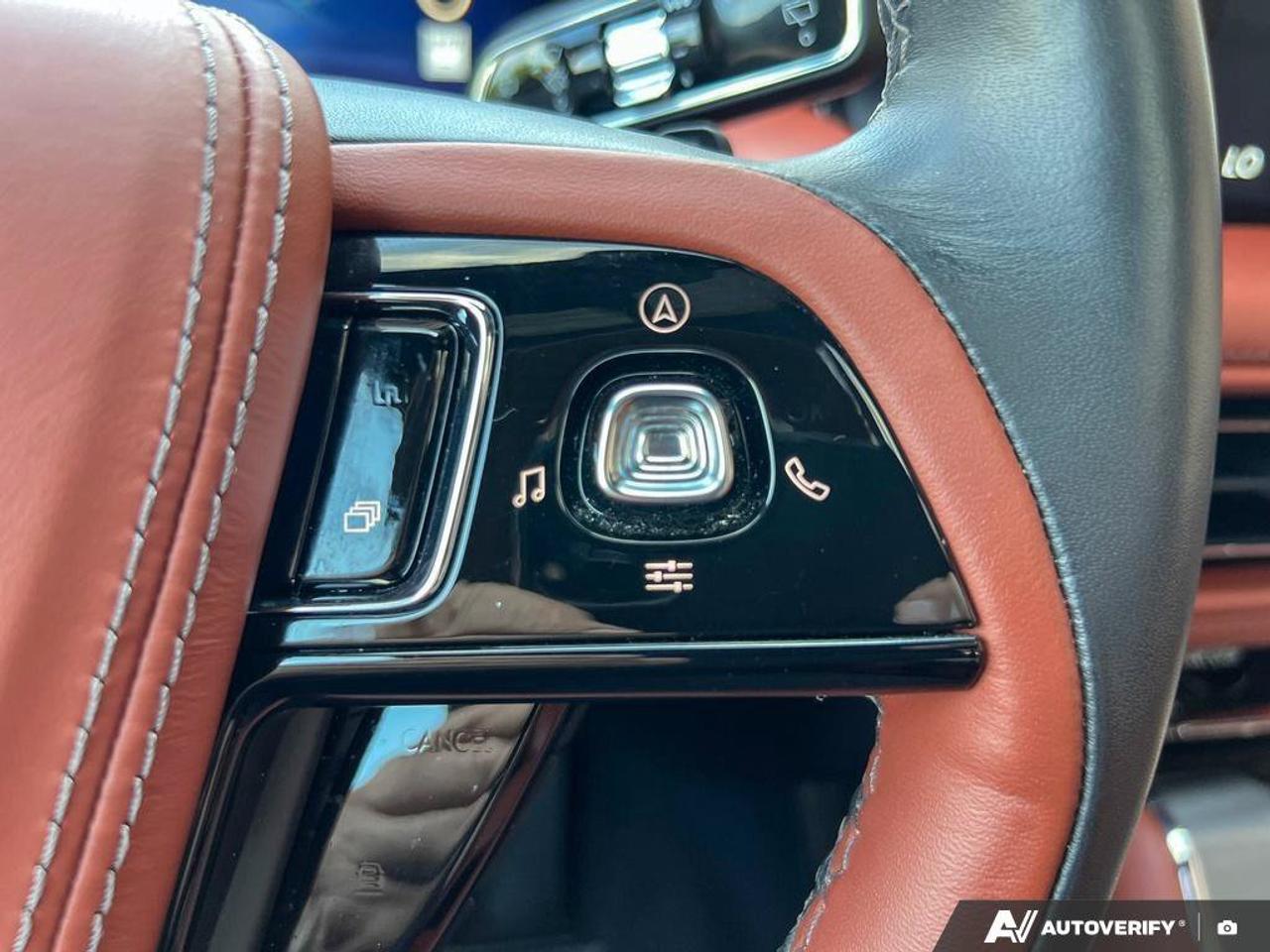 2025 Lincoln Aviator Reserve   201A   MOONROOF   HTD STEER WHEEL Photo