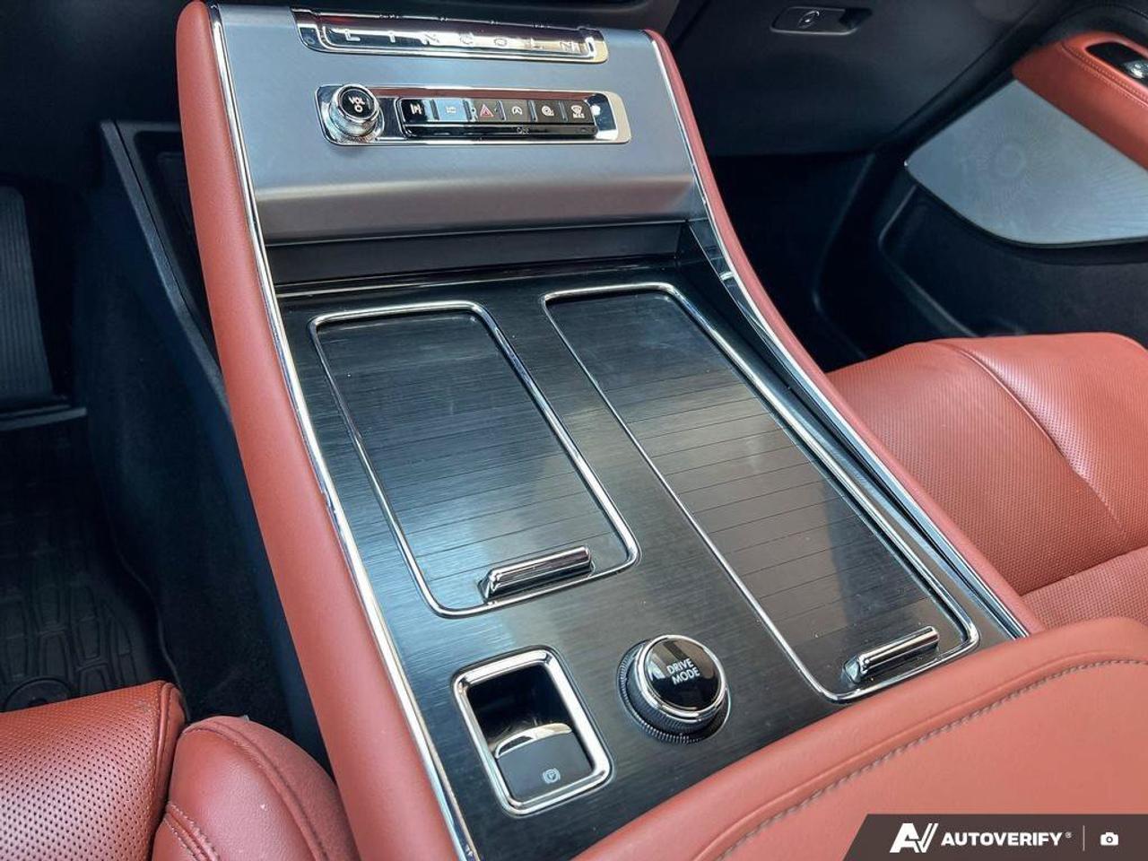 2025 Lincoln Aviator Reserve   201A   MOONROOF   HTD STEER WHEEL Photo