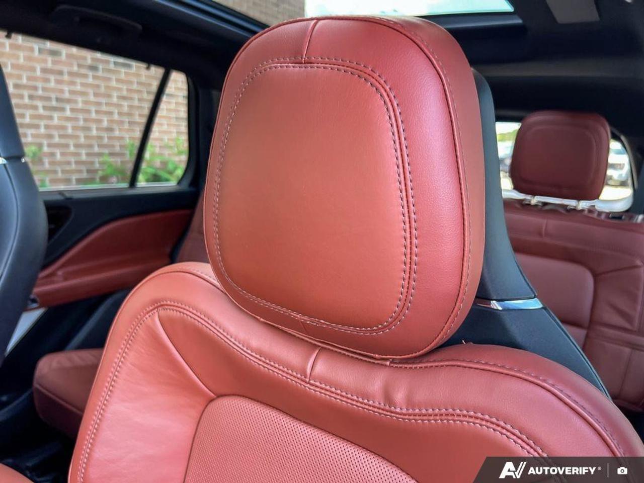 2025 Lincoln Aviator Reserve   201A   MOONROOF   HTD STEER WHEEL Photo