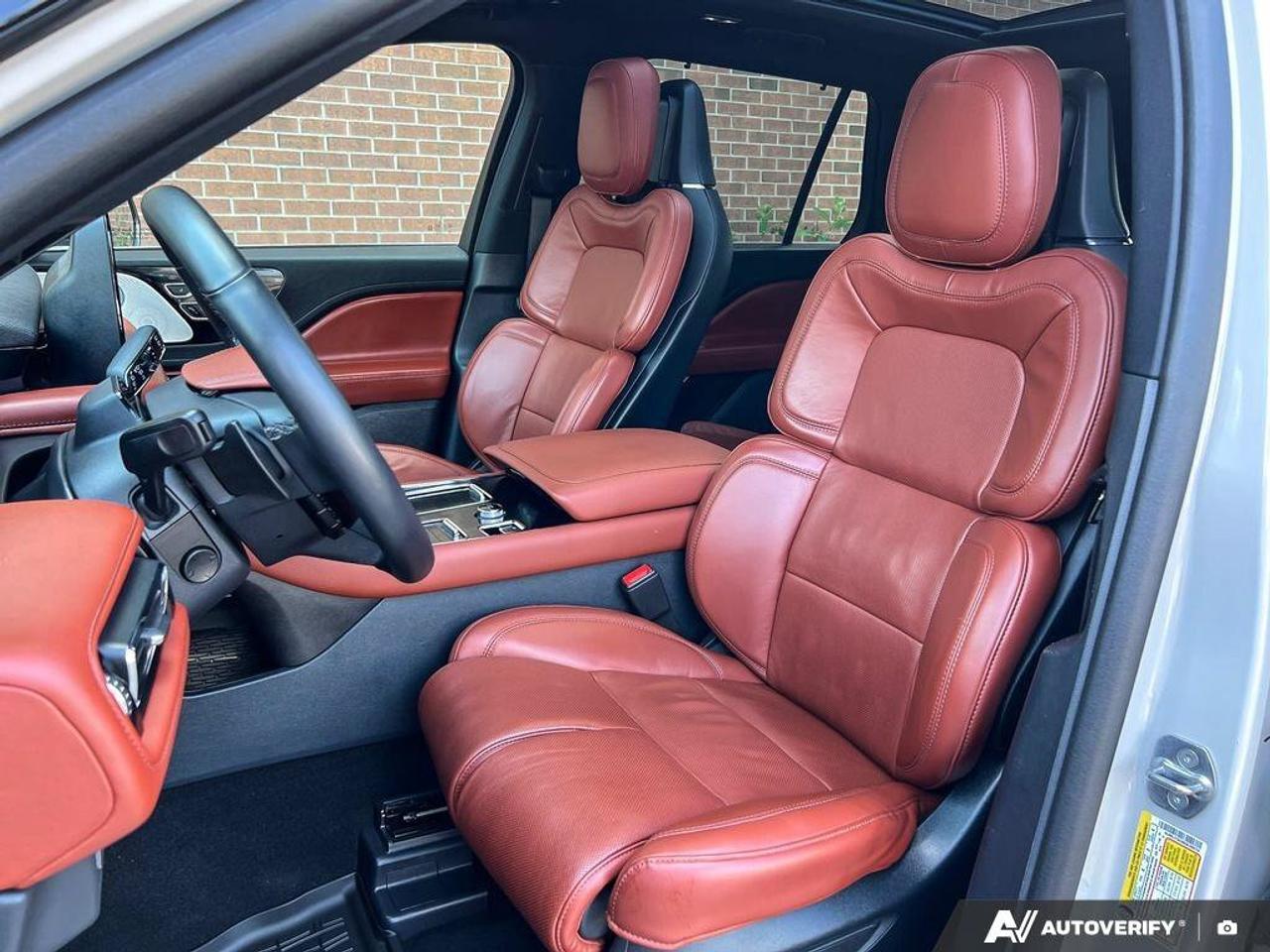 2025 Lincoln Aviator Reserve   201A   MOONROOF   HTD STEER WHEEL Photo