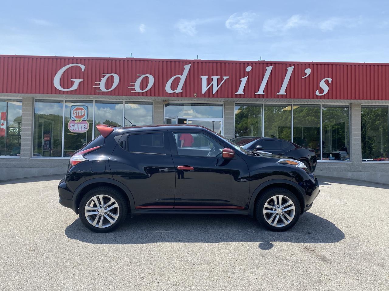 2016 Nissan Juke SV, AWD, CLEAN CARFAX, HEATED CLOTH, BACK UP CAM! Photo