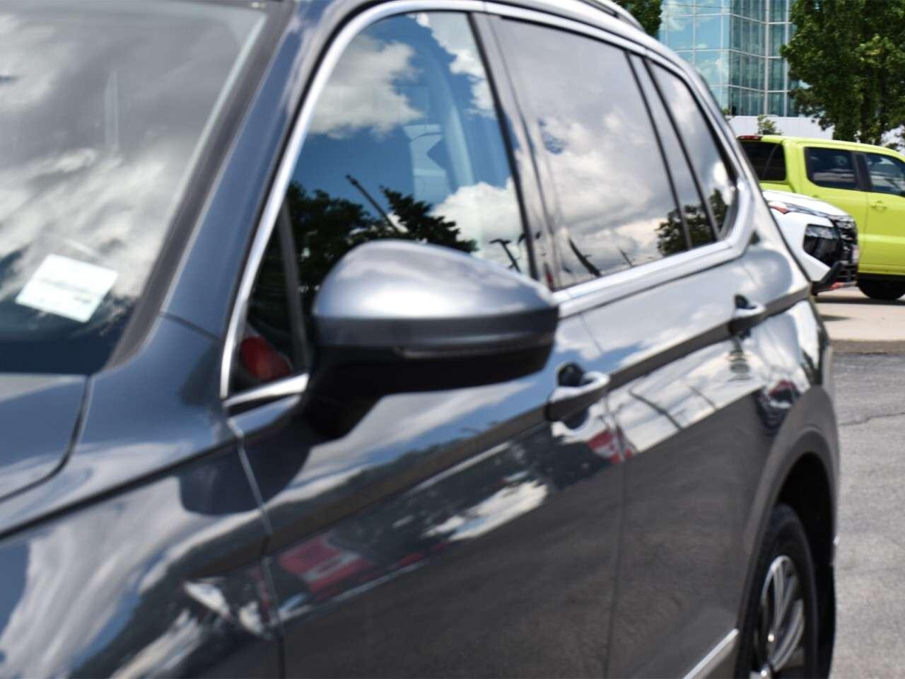 2018 Volkswagen Tiguan PANO ROOF, GREAT CONDITION, LEATHER INTERIOR Photo