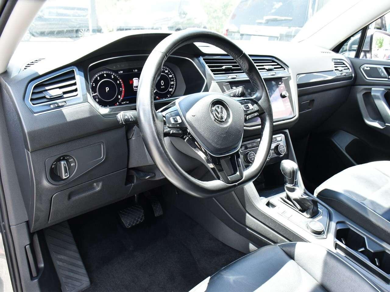 2018 Volkswagen Tiguan PANO ROOF, GREAT CONDITION, LEATHER INTERIOR Photo