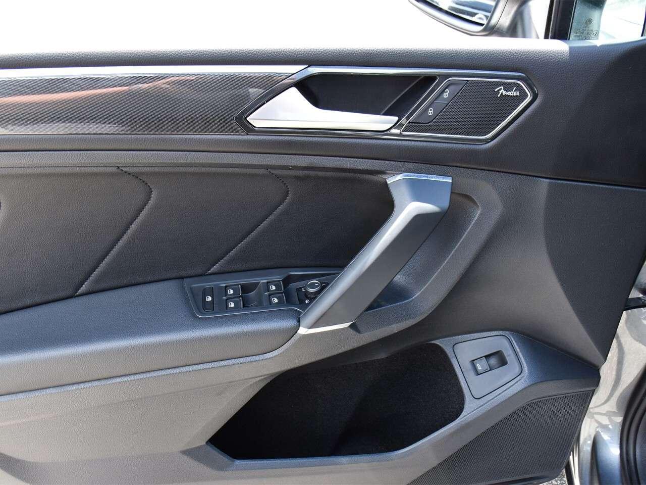 2018 Volkswagen Tiguan PANO ROOF, GREAT CONDITION, LEATHER INTERIOR Photo