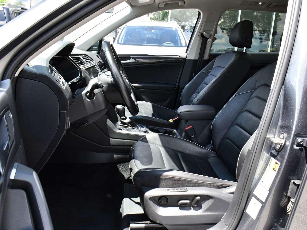2018 Volkswagen Tiguan PANO ROOF, GREAT CONDITION, LEATHER INTERIOR Photo