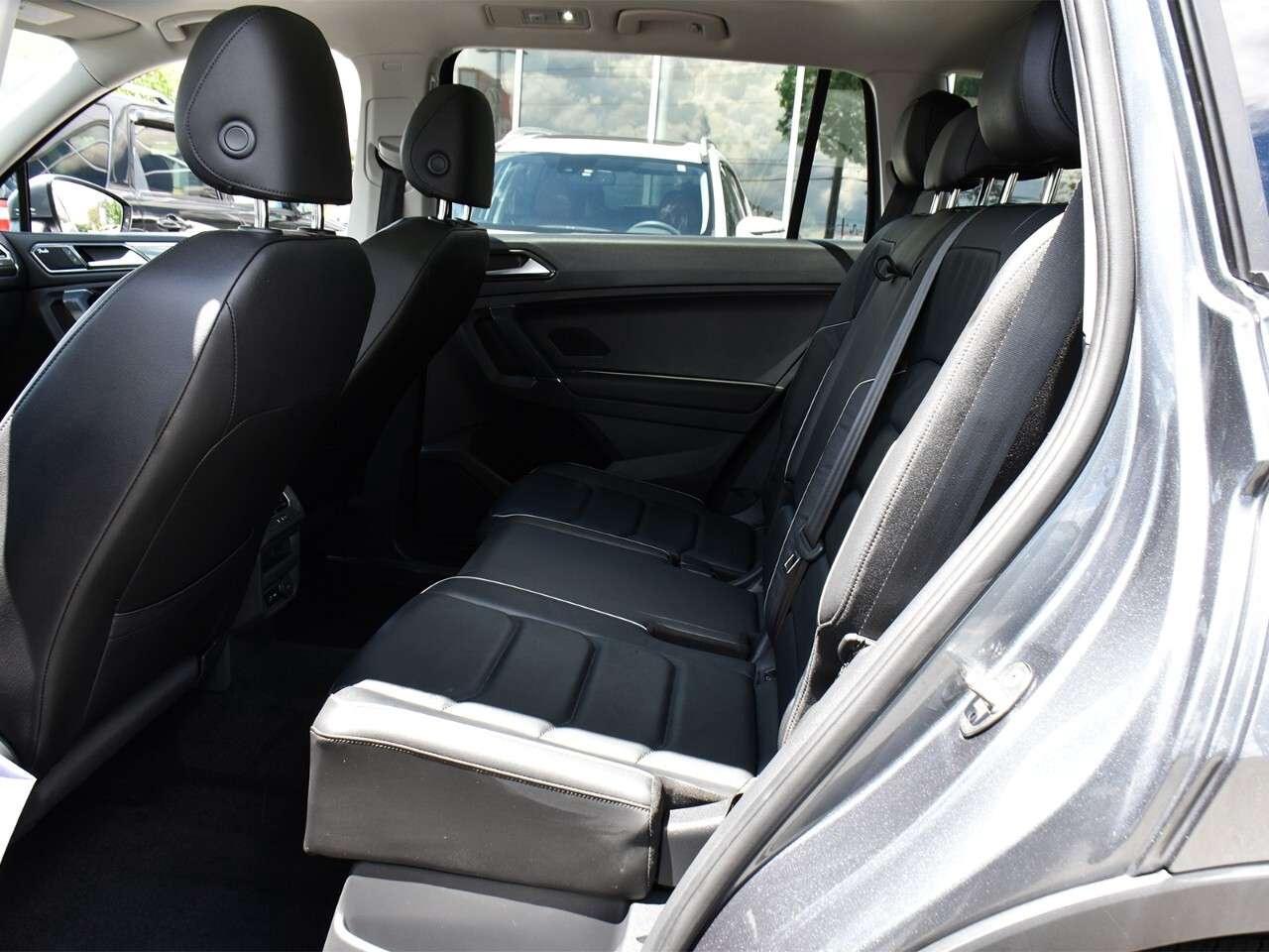2018 Volkswagen Tiguan PANO ROOF, GREAT CONDITION, LEATHER INTERIOR Photo
