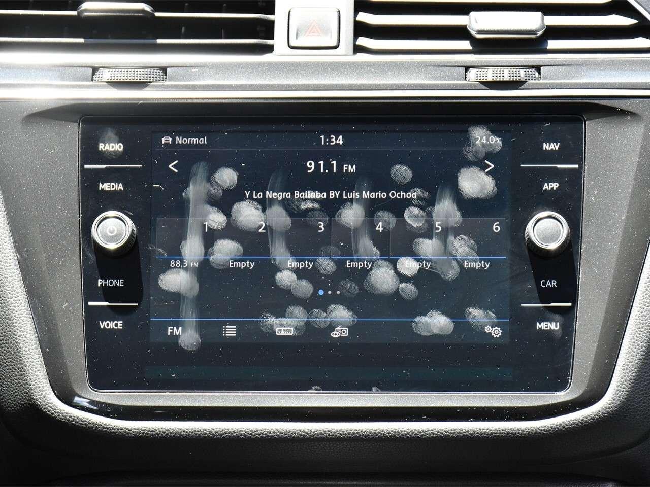 2018 Volkswagen Tiguan PANO ROOF, GREAT CONDITION, LEATHER INTERIOR Photo