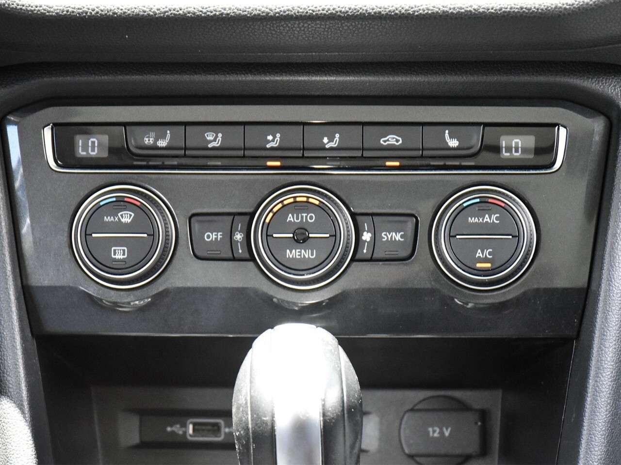 2018 Volkswagen Tiguan PANO ROOF, GREAT CONDITION, LEATHER INTERIOR Photo