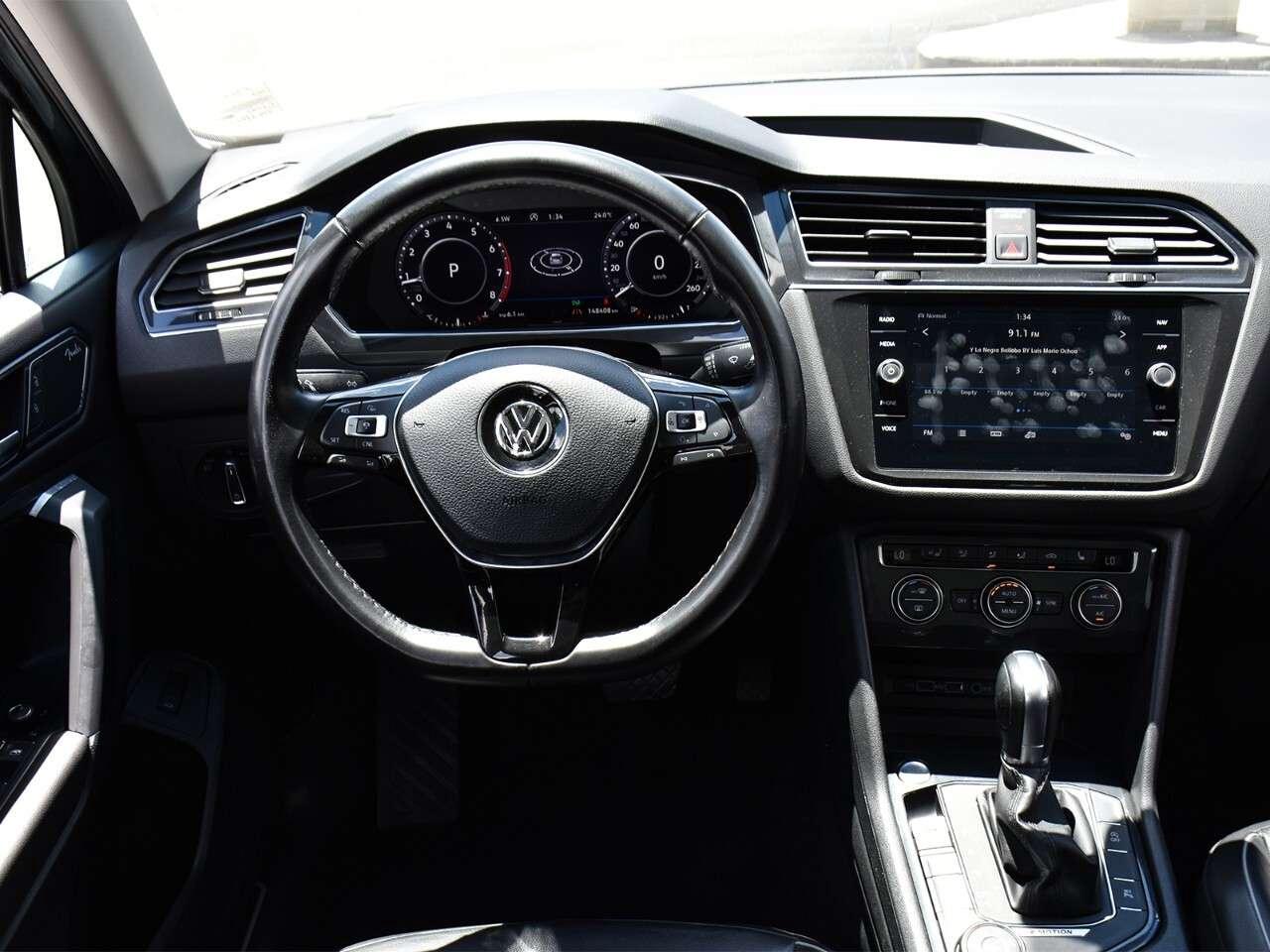 2018 Volkswagen Tiguan PANO ROOF, GREAT CONDITION, LEATHER INTERIOR Photo