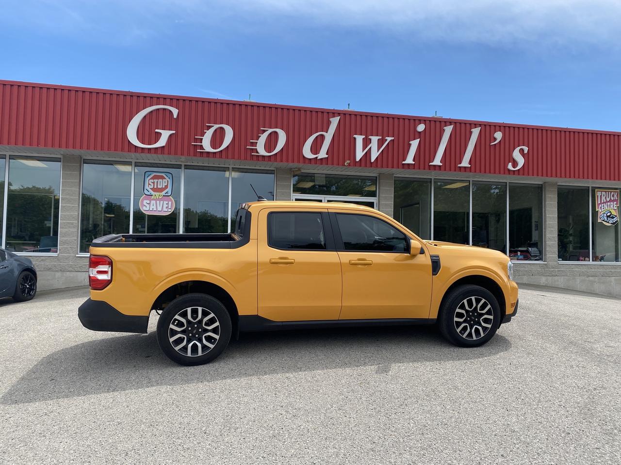 2022 Ford Maverick LARIAT, CLEAN CARFAX, BACK UP CAMERA! Photo0