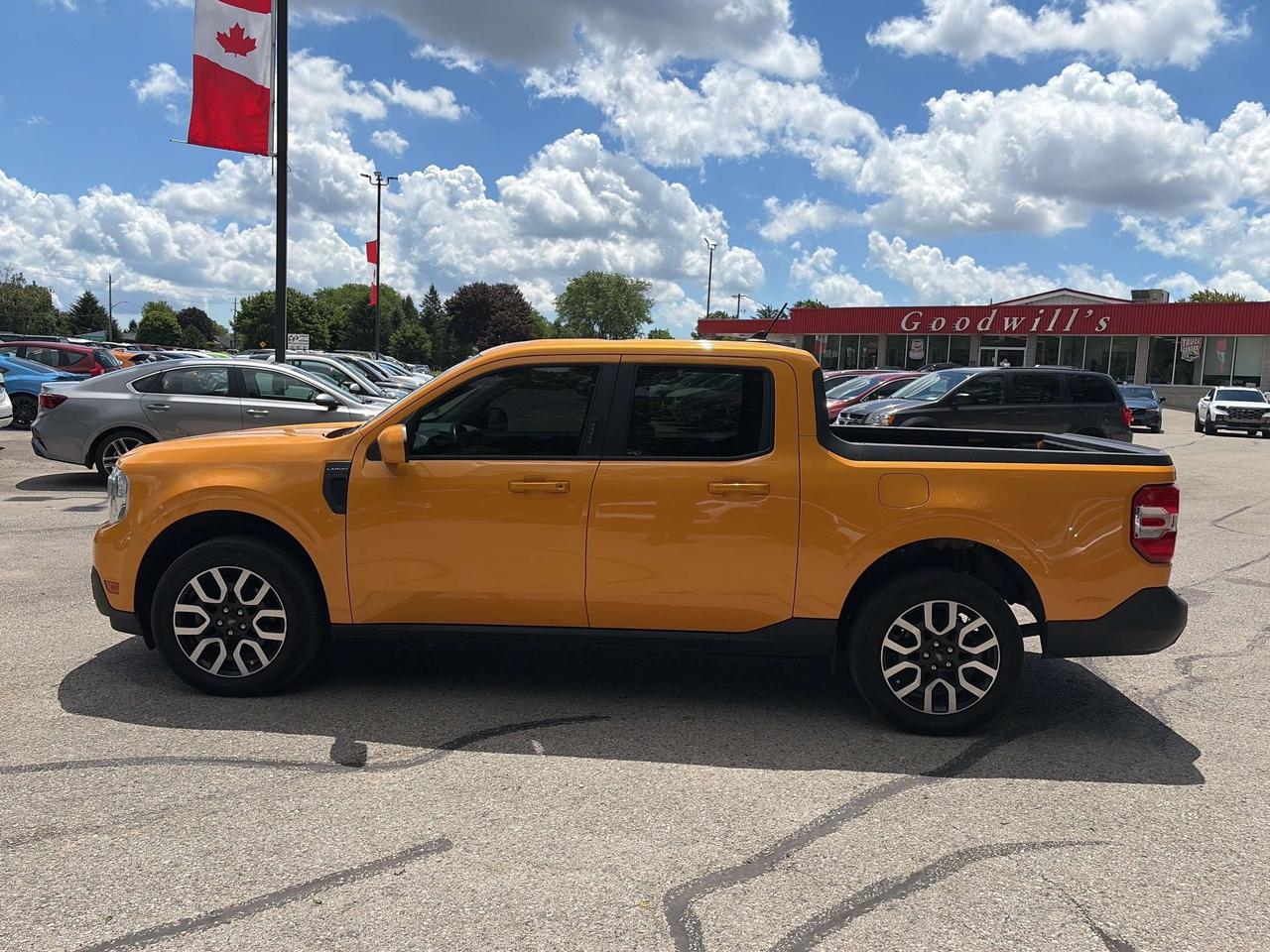 2022 Ford Maverick LARIAT, CLEAN CARFAX, BACK UP CAMERA! Photo