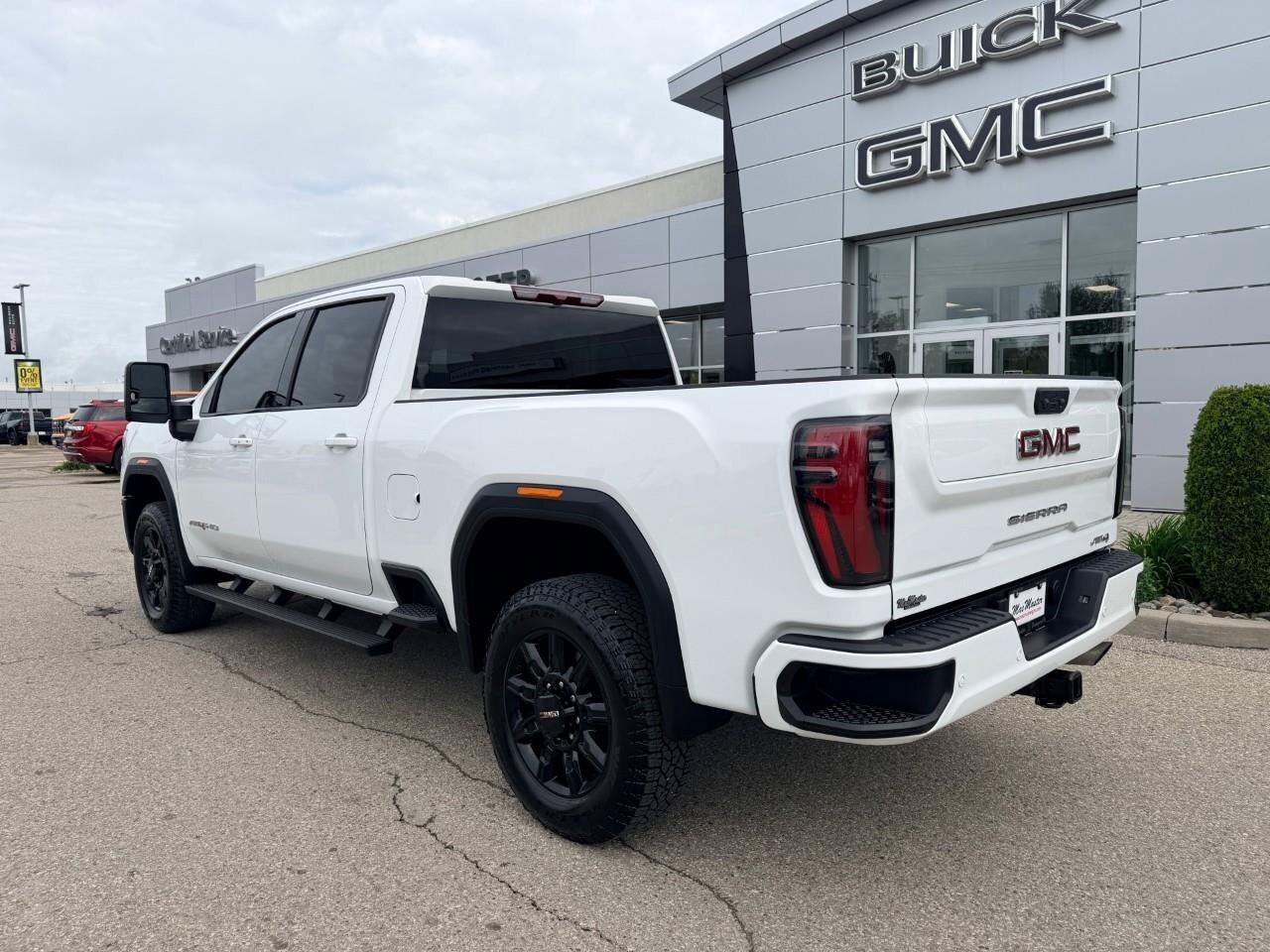 2025 GMC SIERRA 2500HD AT4AT4, 6.6L V8, 4X4, ALLOYS, LEATHER, BOSE, MACMA Photo