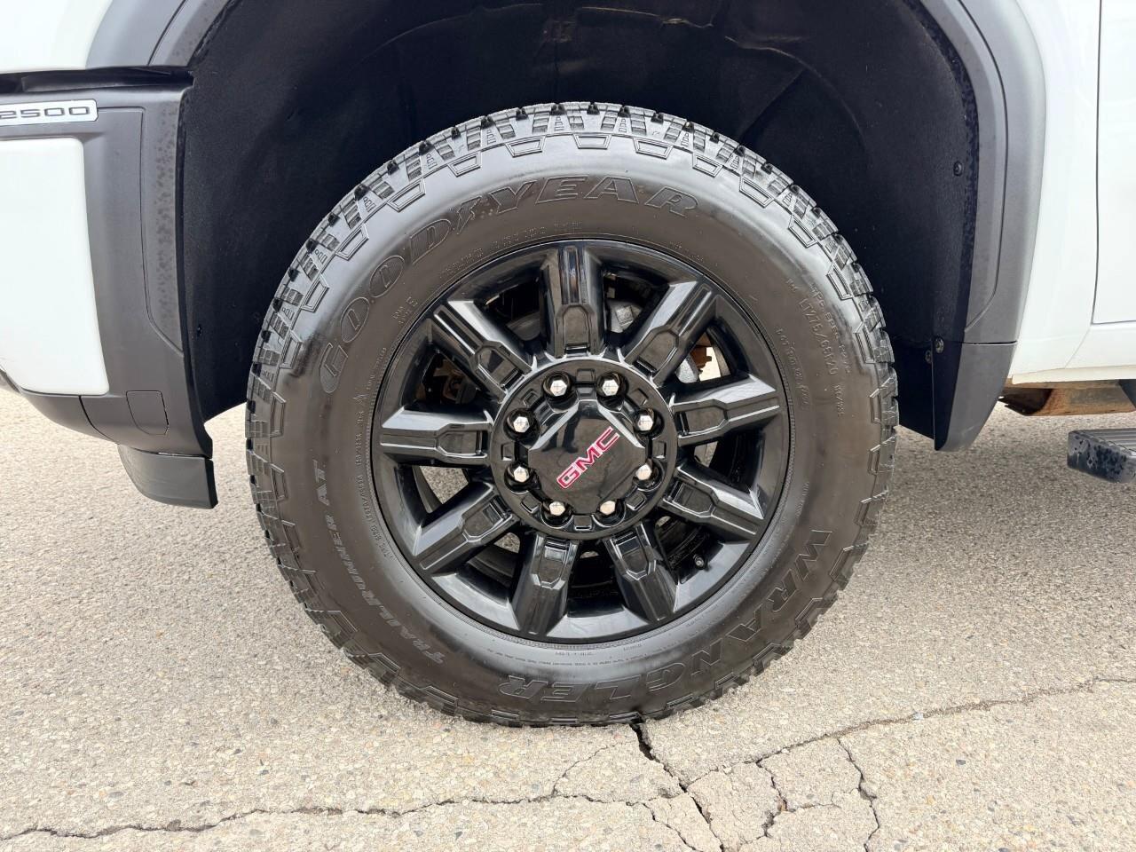 2025 GMC SIERRA 2500HD AT4AT4, 6.6L V8, 4X4, ALLOYS, LEATHER, BOSE, MACMA Photo