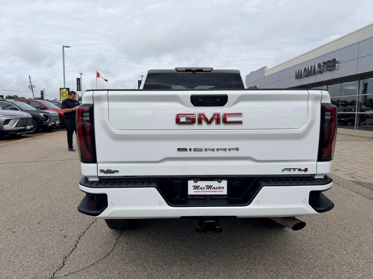 2025 GMC SIERRA 2500HD AT4AT4, 6.6L V8, 4X4, ALLOYS, LEATHER, BOSE, MACMA Photo