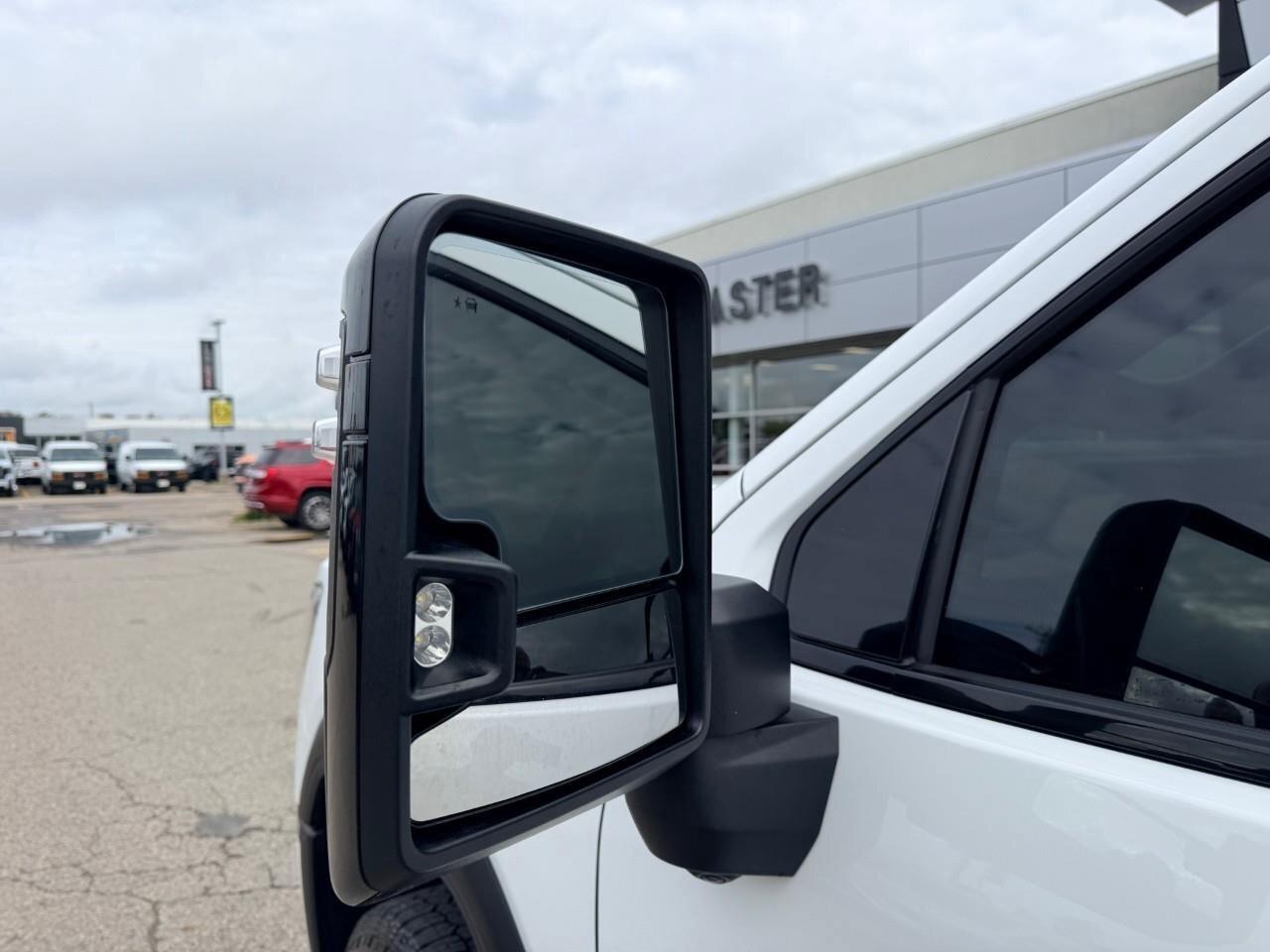 2025 GMC SIERRA 2500HD AT4AT4, 6.6L V8, 4X4, ALLOYS, LEATHER, BOSE, MACMA Photo