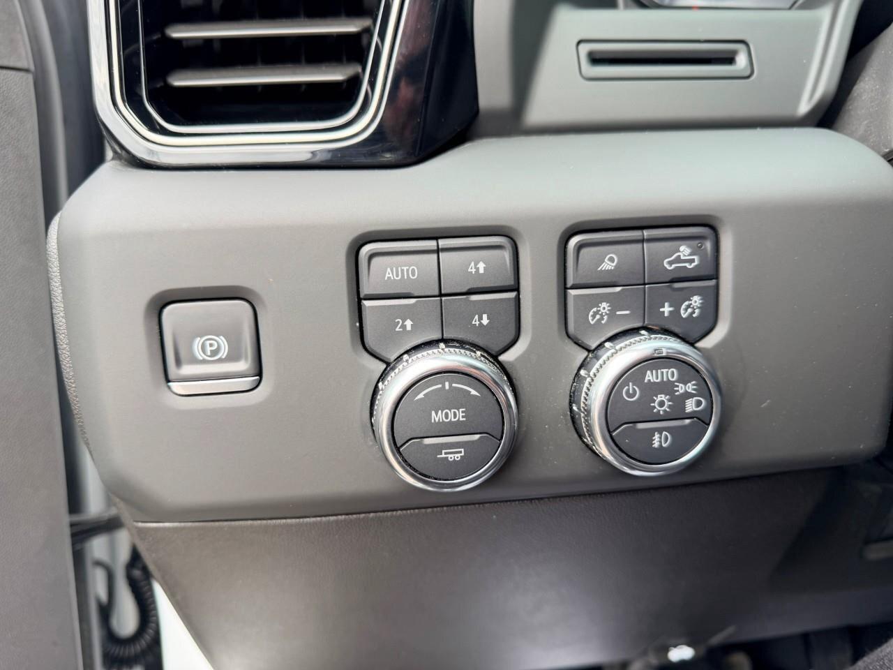 2025 GMC SIERRA 2500HD AT4AT4, 6.6L V8, 4X4, ALLOYS, LEATHER, BOSE, MACMA Photo