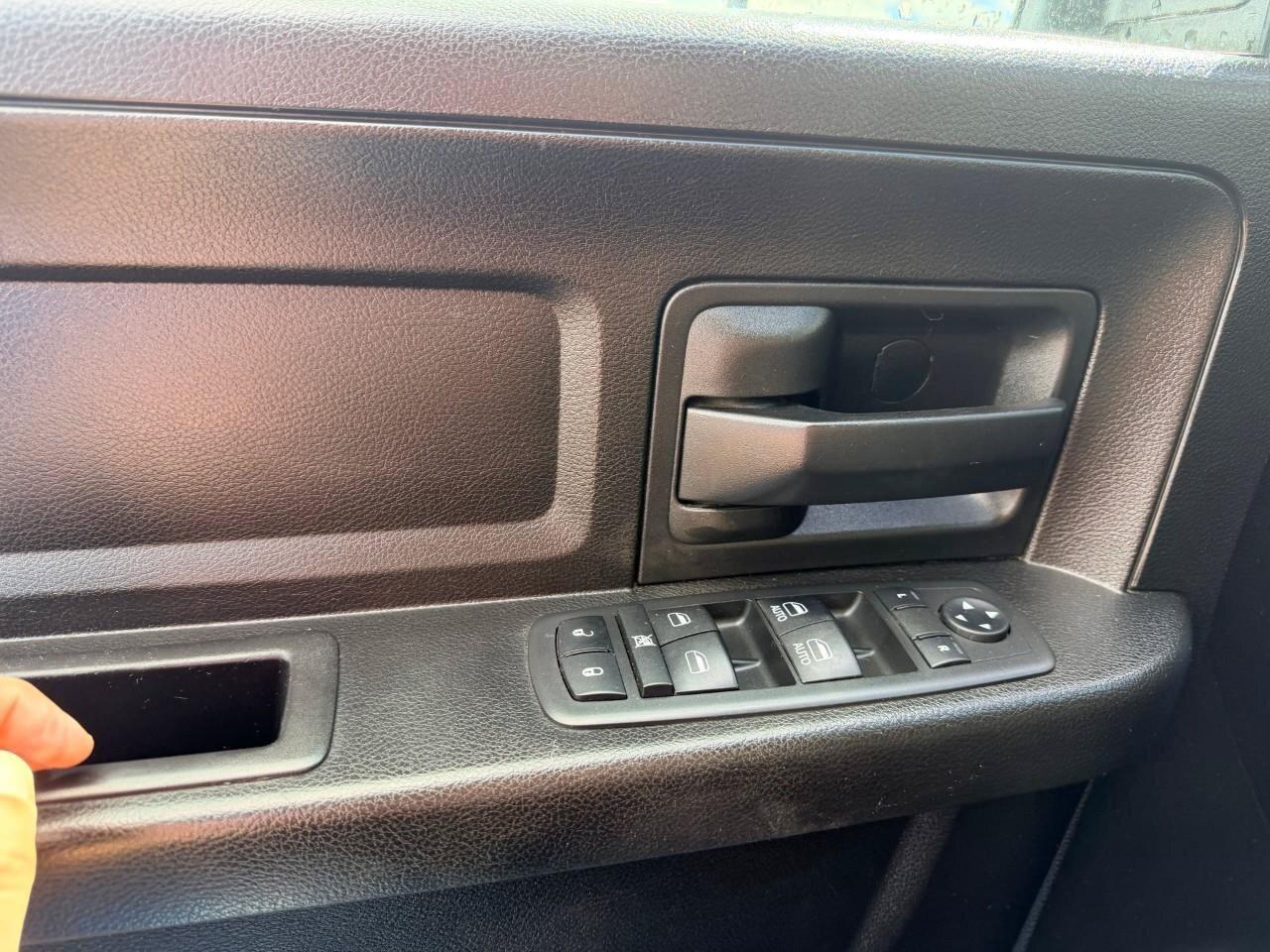 2019 RAM 1500 Classic Express 4x4 Crew Cab 5'7  Box Photo