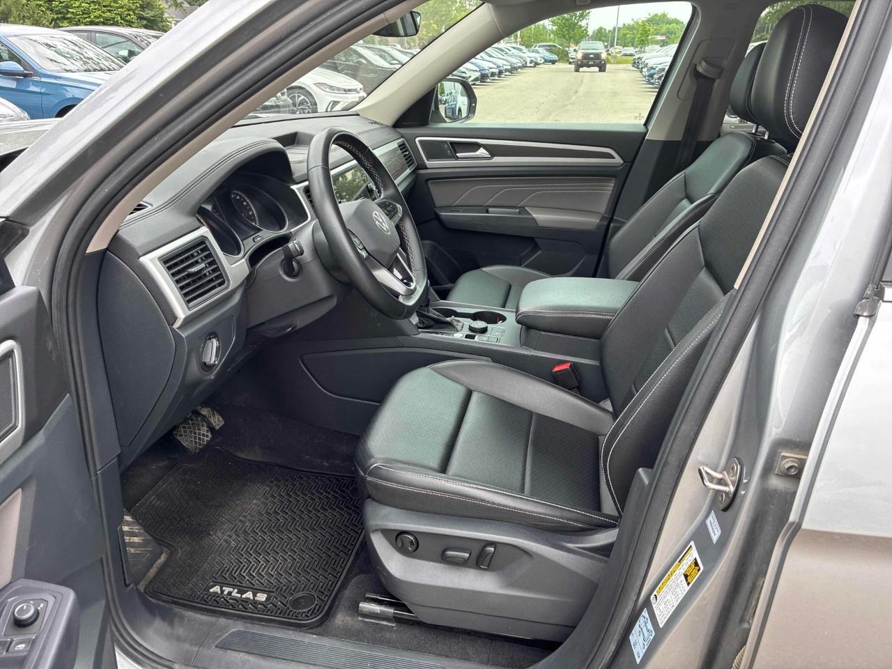 2021 Volkswagen Atlas  Photo2